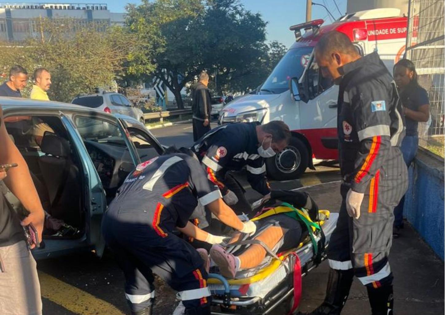 Acidente na avenida Doutor Ismael Alonso y Alonso deixa mulher ferida
