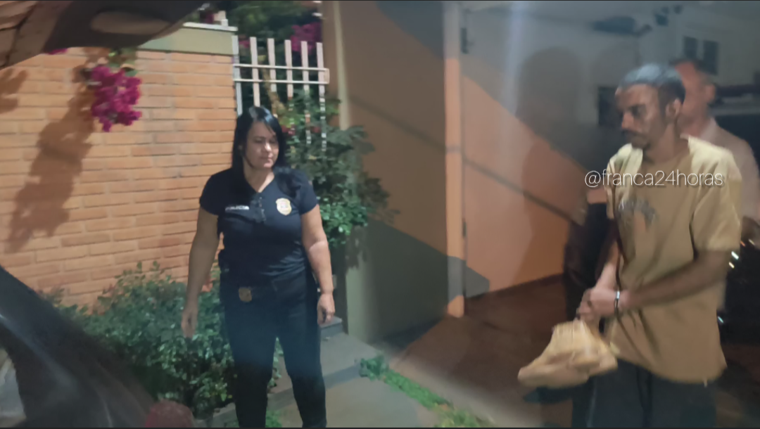 Autor de feminicídio no Leporace deixa a delegacia e é levado para a cadeia