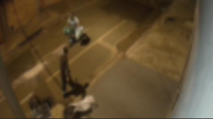 Coletores deixam sacolas de lixo para trás na Vila Exposição