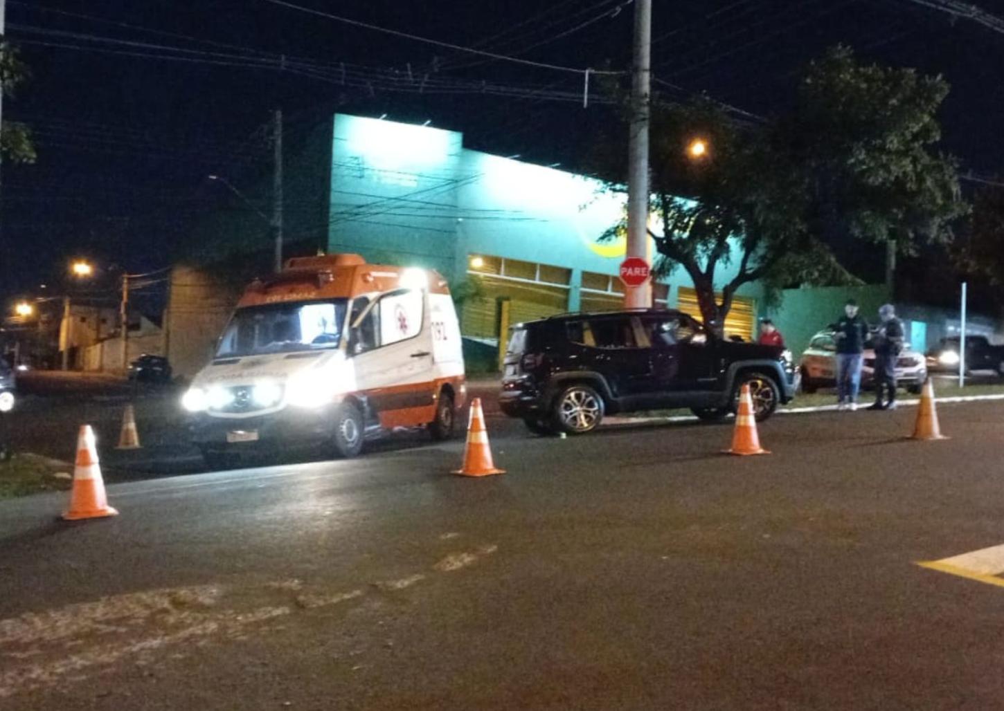 Motociclista fica ferido em acidente na avenida Chafic Facury