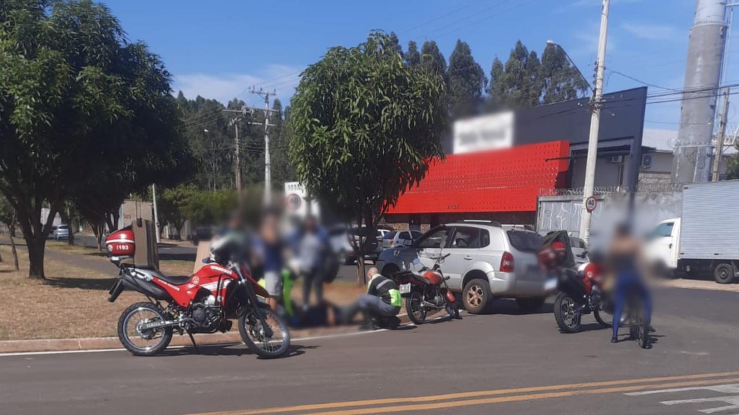 Motociclista fica ferido em colisão com carro no Parque das Esmeraldas
