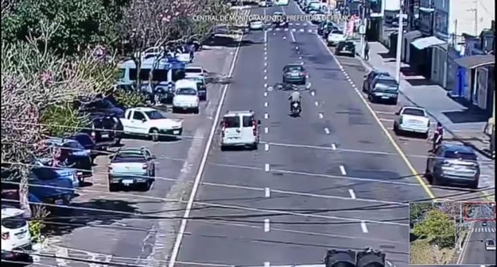 Motorista que atingiu motociclista em avenida não tem CNH