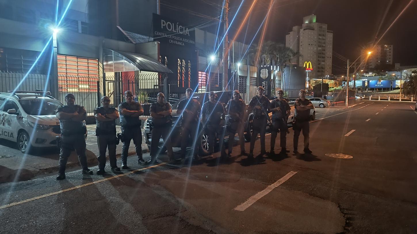 PM prende ladrão após assalto e recupera caminhonete roubada