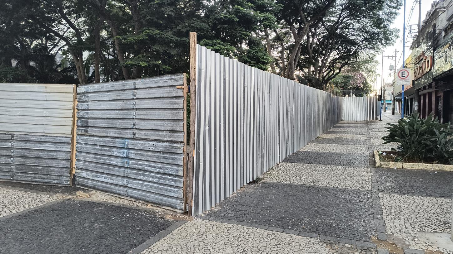 Obras em praças do Centro avaliadas em R$ 2 milhões estão atrasadas há um ano