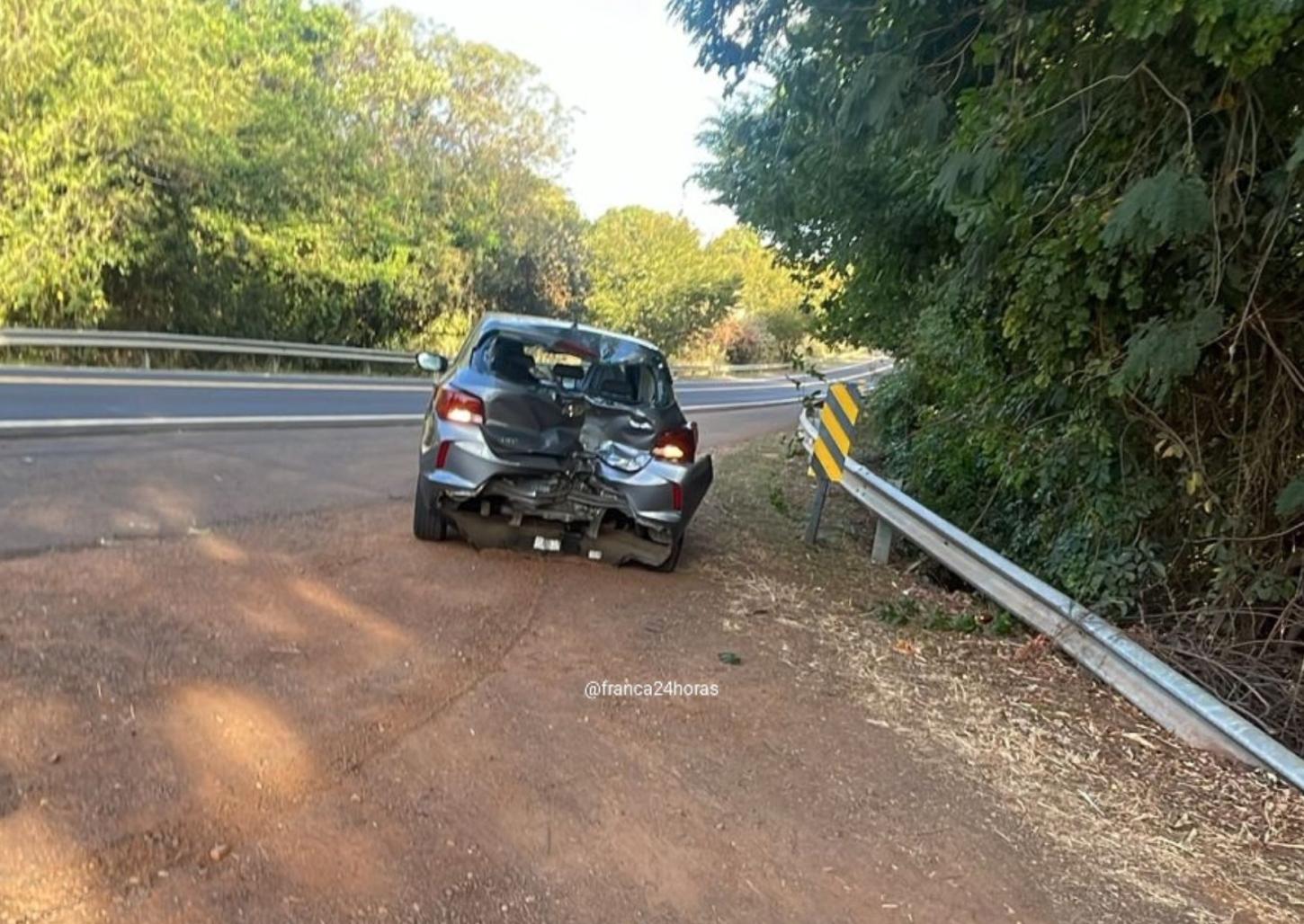 Quatro veículos se envolvem em acidentes na Cândido Portinari
