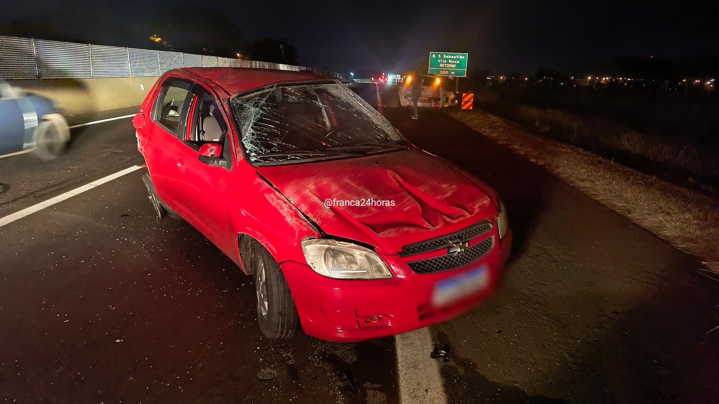 Motorista bate em carro na rodovia Cândido Portinari e foge