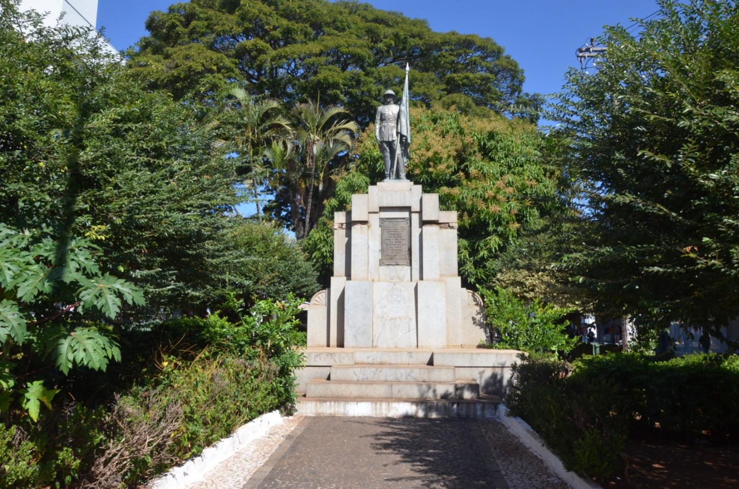Veja o que abre e fecha no feriado de 9 de Julho em Franca