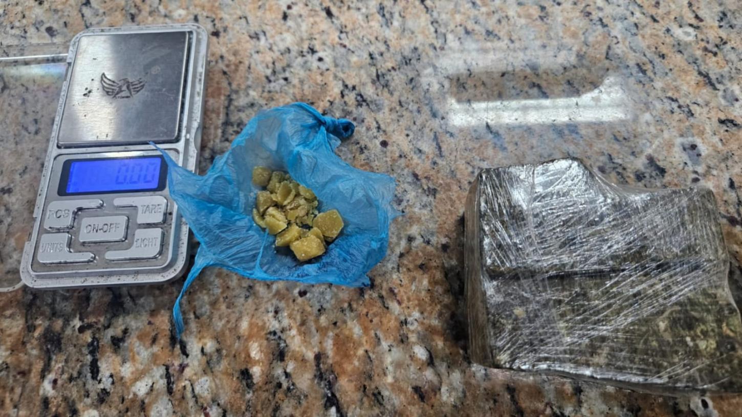 Adolescente com diversos antecedentes criminais é detido pela PM com drogas