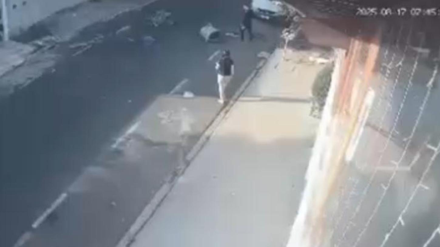 Homem destrói casas de cães e revolta moradores do residencial Irineu Zanetti