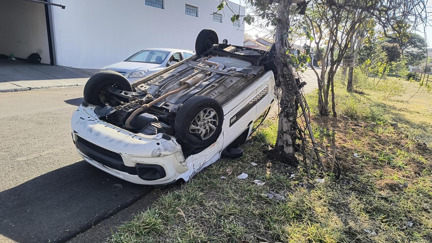 Moradores pedem sinalização no Dom Pedro I após capotamento