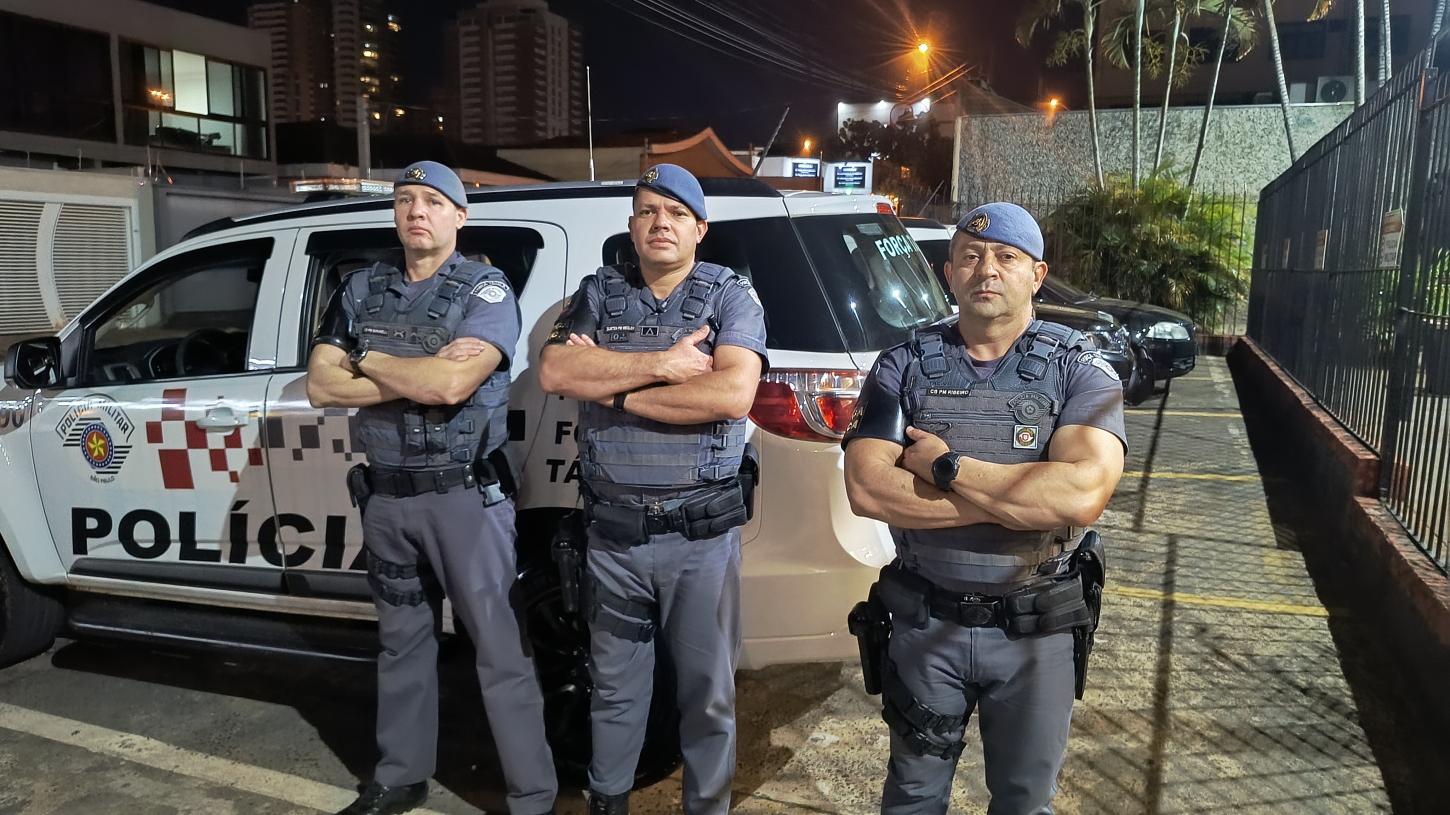 Força Tática prende dois traficantes que agiam em pátio de condomínio