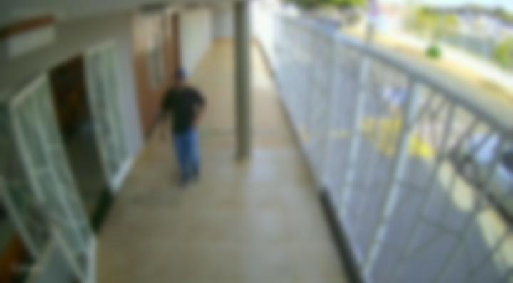 Homem armado invade igreja, rende secretário e leva envelope com R$ 500