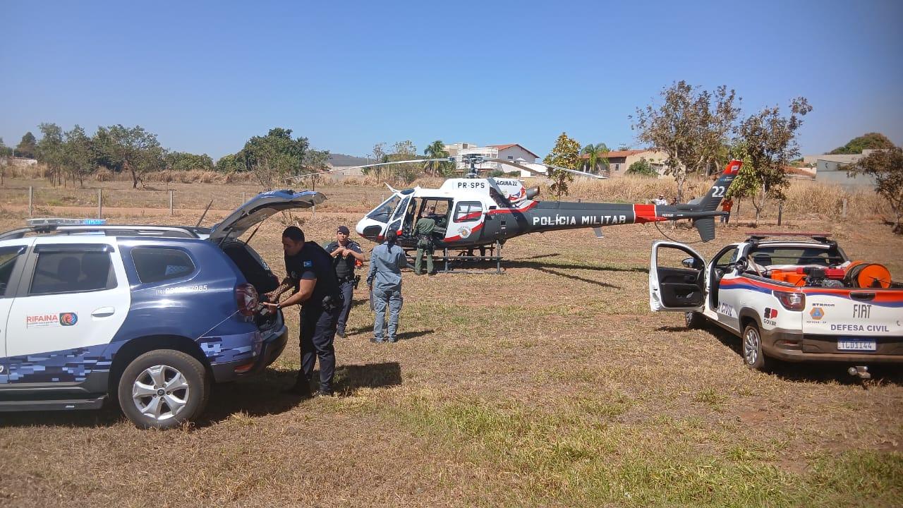 Helicóptero Águia da PM é usado para combater incêndio em Rifaina