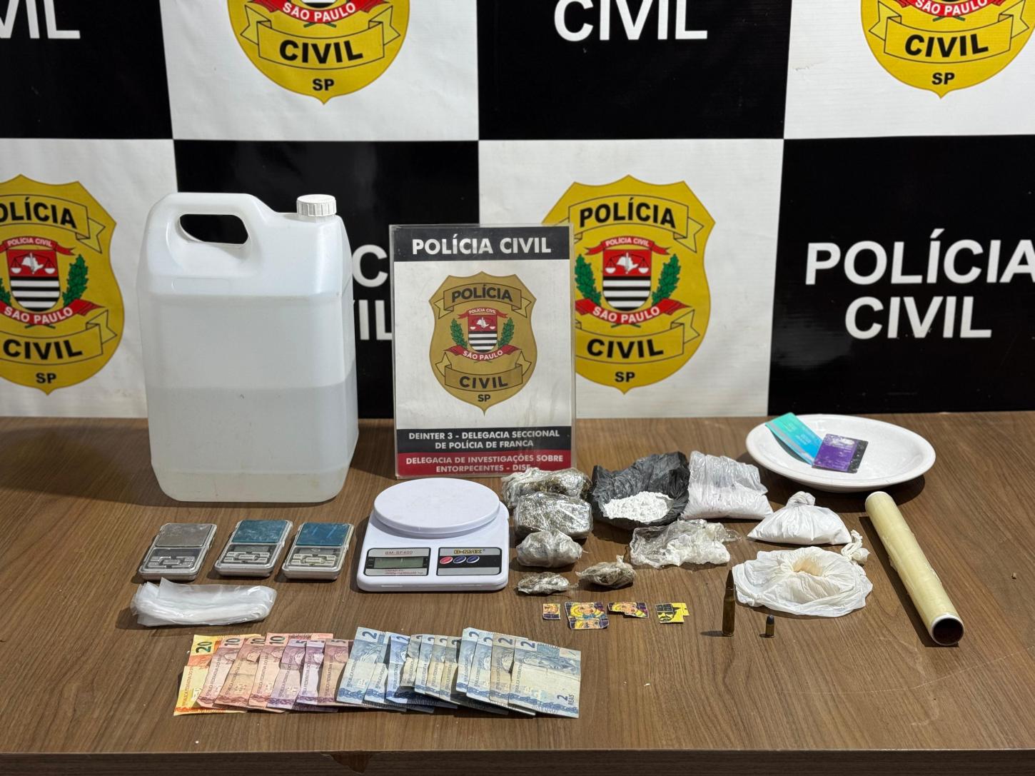 Adolescente é apreendido pela Dise com drogas, munições e lança-perfume