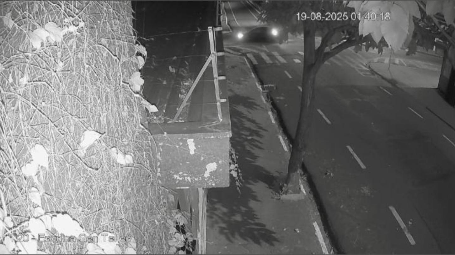 Motorista foge após atropelar casal em motocicleta no Centro