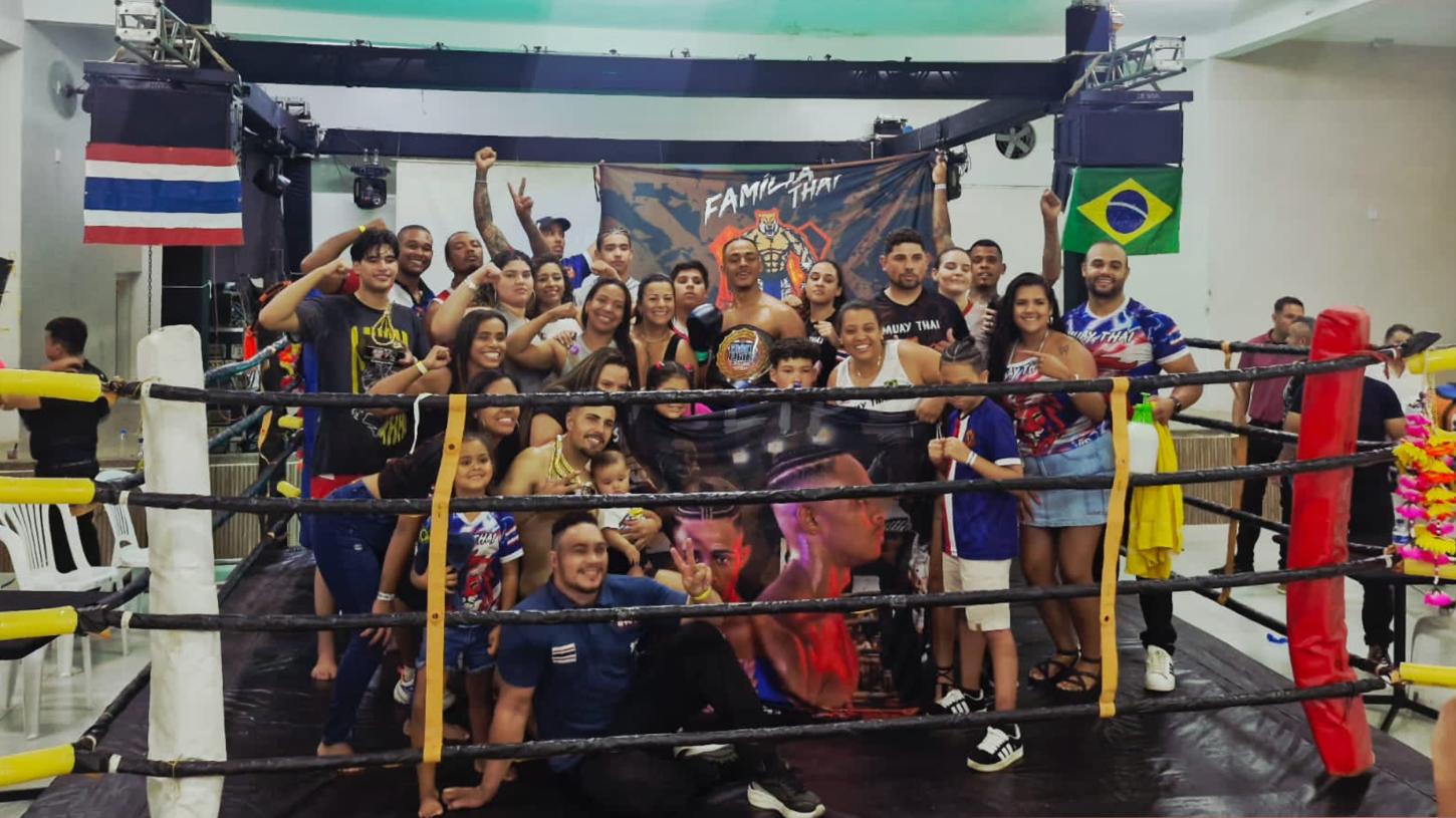 Atleta francano de Muay Thai vence lutador tailandês por nocaute