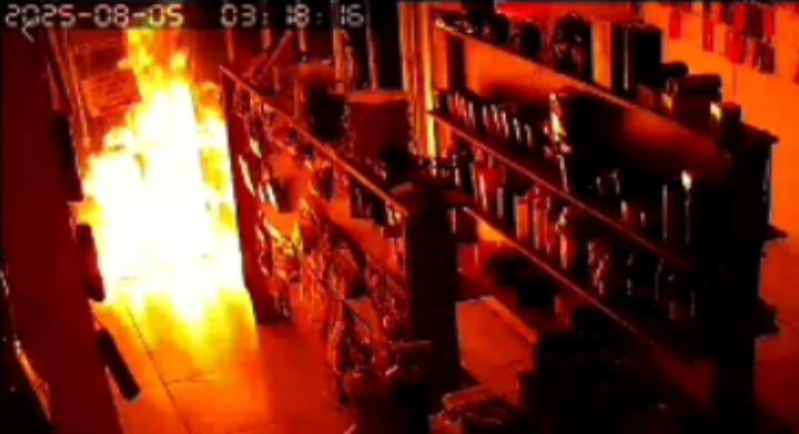 Loja é incendiada pela terceira vez e prejuízo pode chegar a R$15 mil