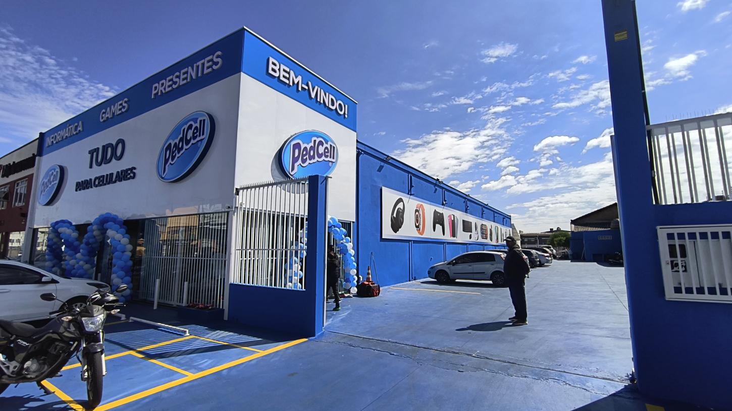Loja da PedCell é reinaugurada na avenida Brasil