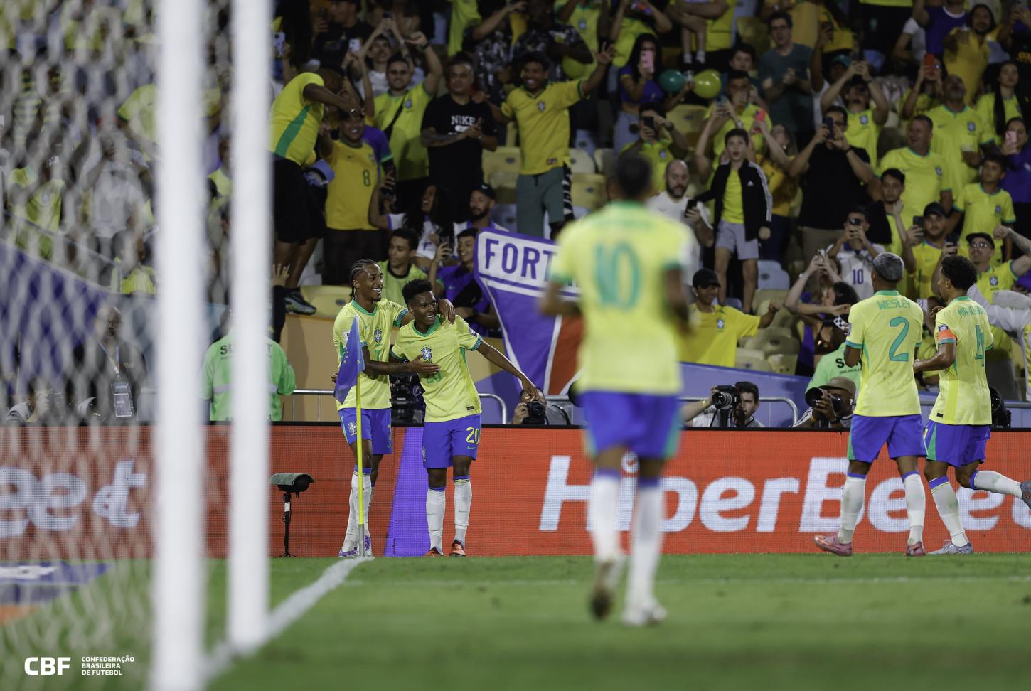 Brasil vence o Chile com golaço do francano Estêvão