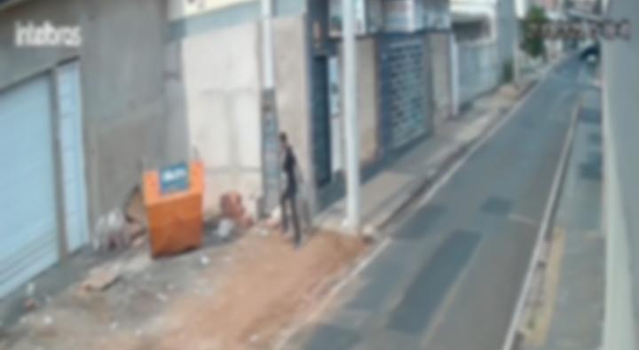 Criminoso invade barracão no Centro e causa prejuízo de R$ 40 mil