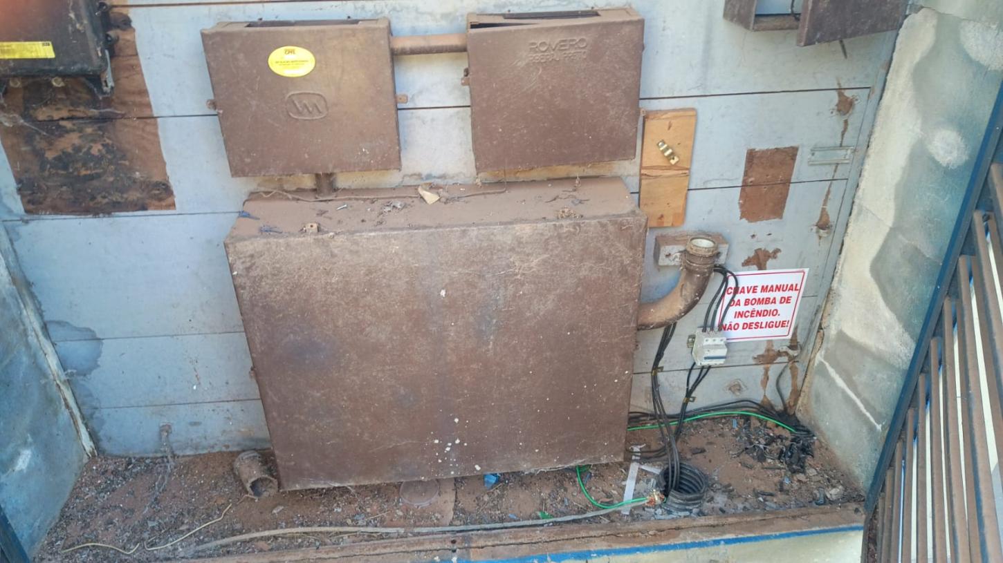 Criminosos furtam fiação elétrica de escola estadual no bairro são Joaquim