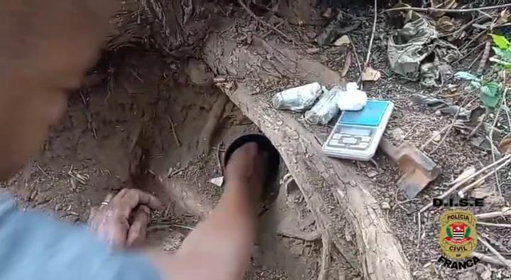 Tio e sobrinho são presos por tráfico de drogas no Jardim Paulistano