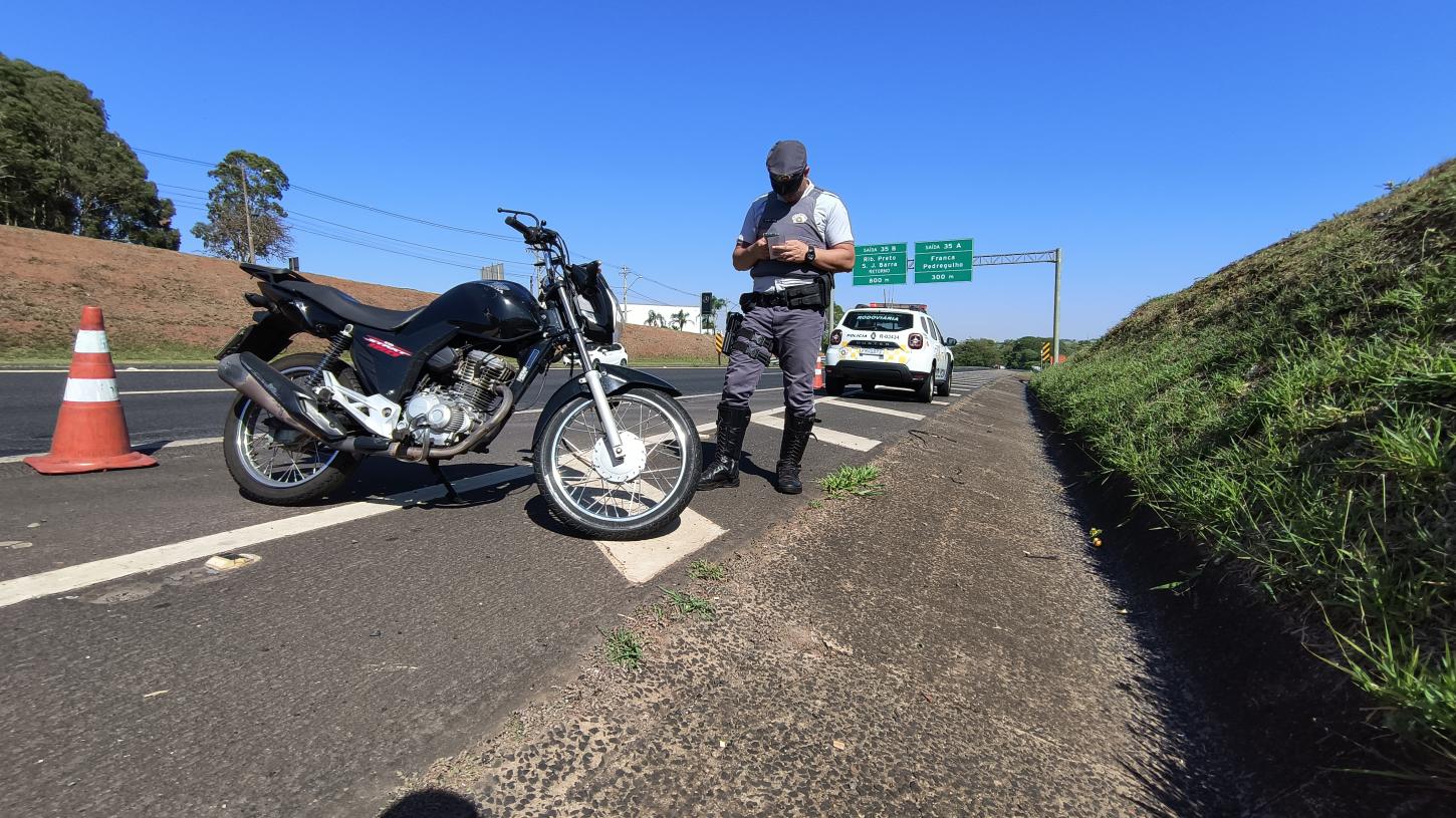 Mulher fica ferida em acidente na rodovia Engenheiro Ronan Rocha