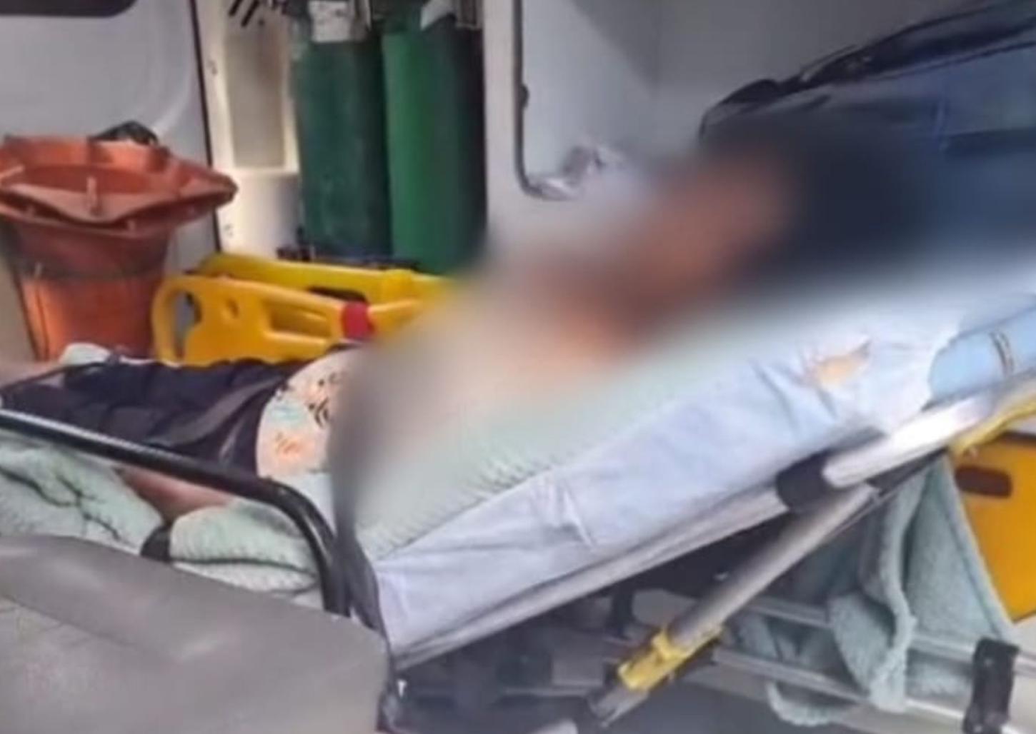 Idosa de 76 anos sofre AVC e aguarda vaga dentro de ambulância