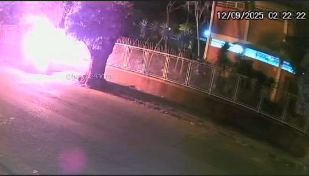 Homem é flagrado colocando fogo em container de lixo durante a madrugada