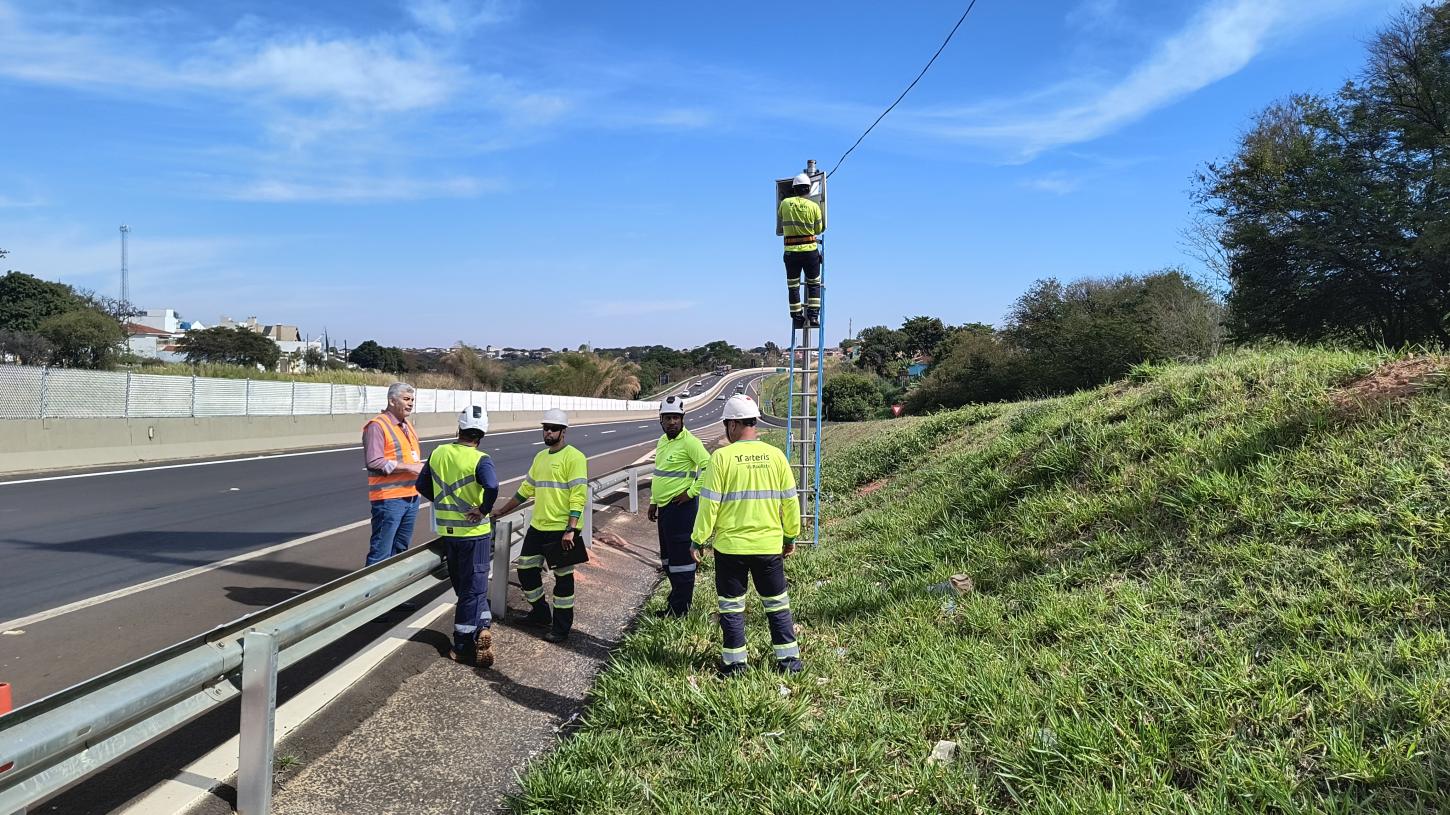 IPEM verifica radares na rodovia Cândido Portinari em Franca