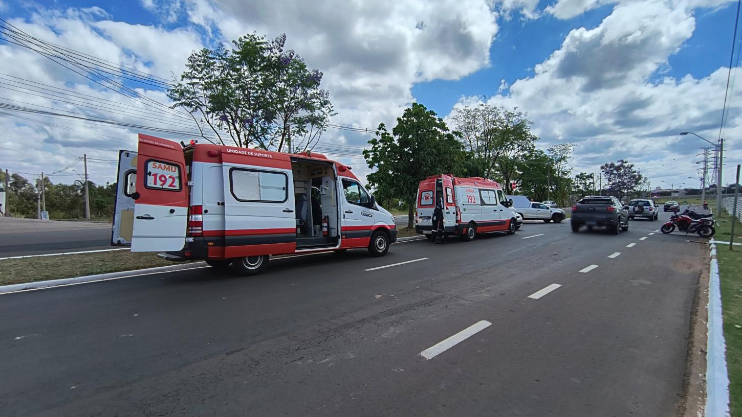 Motociclista sofre ferimento grave em acidente na avenida Segundo Guaraldo