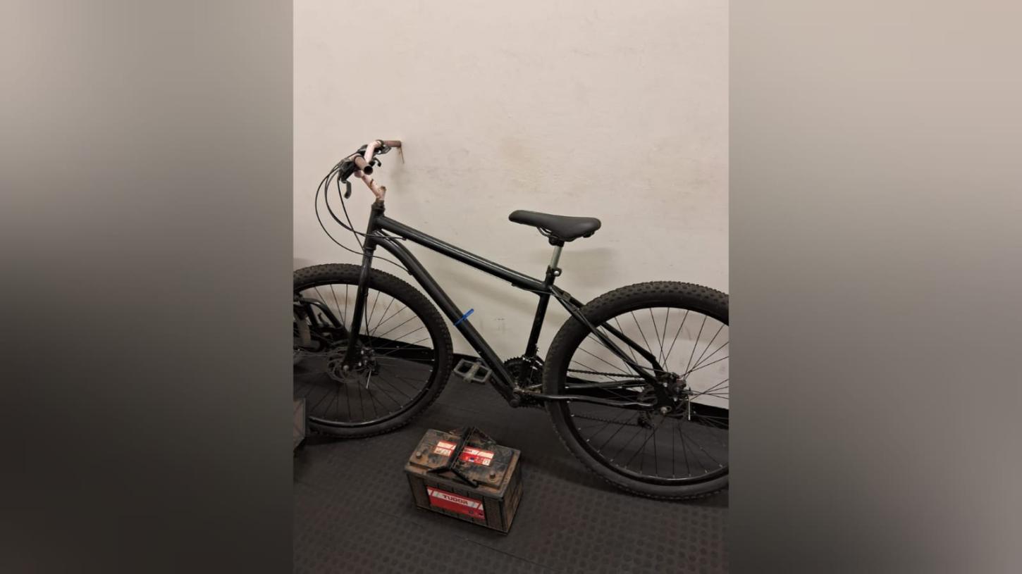 Homem é preso após roubar bateria de caminhão de transportadora