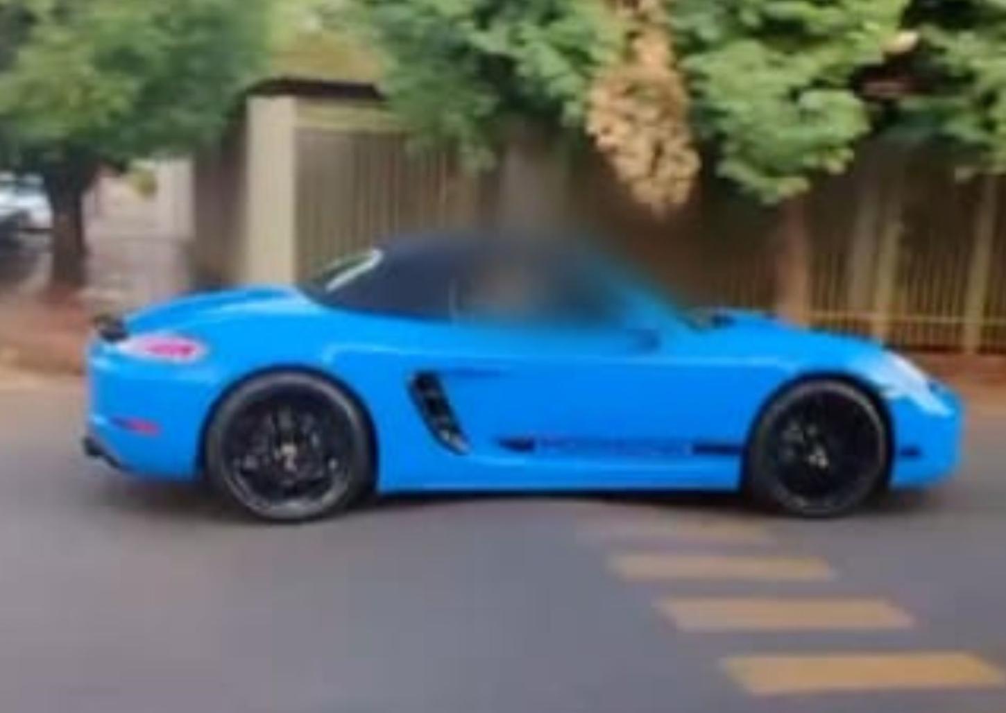 Homem dirige Porsche em alta velocidade e é preso pela PM