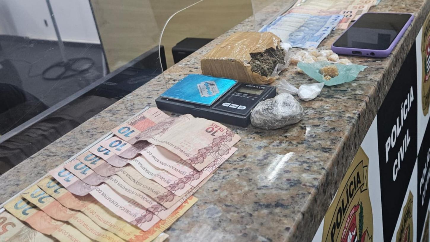 Homem é preso e menor apreendido com drogas na praça da Vila Santa Luzia