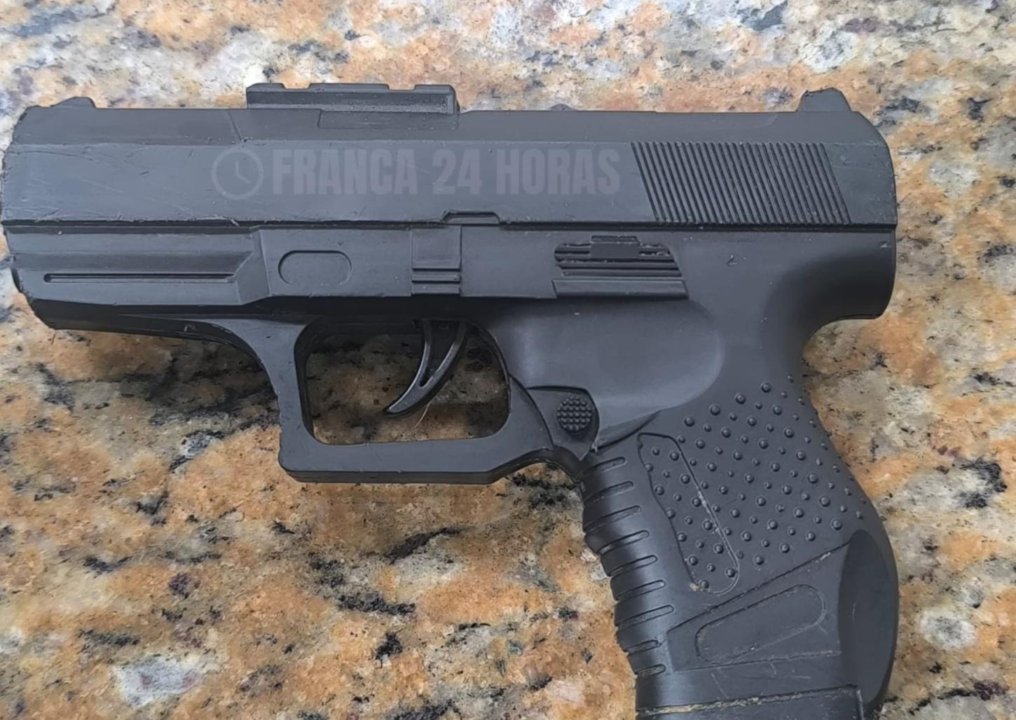 Ladrão tenta assaltar mulher, apanha da população e acaba preso pela PM