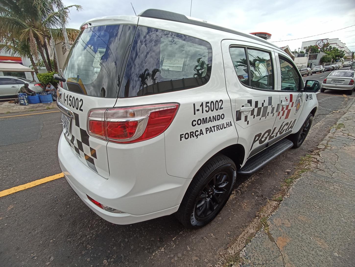 Homem furta moto de entregador, é cercado por motoqueiros e preso