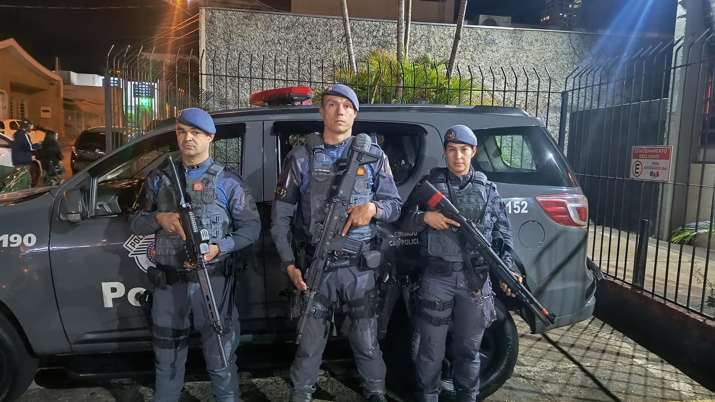 Baep prende homem e apreende menor por tráfico de drogas no Leporace