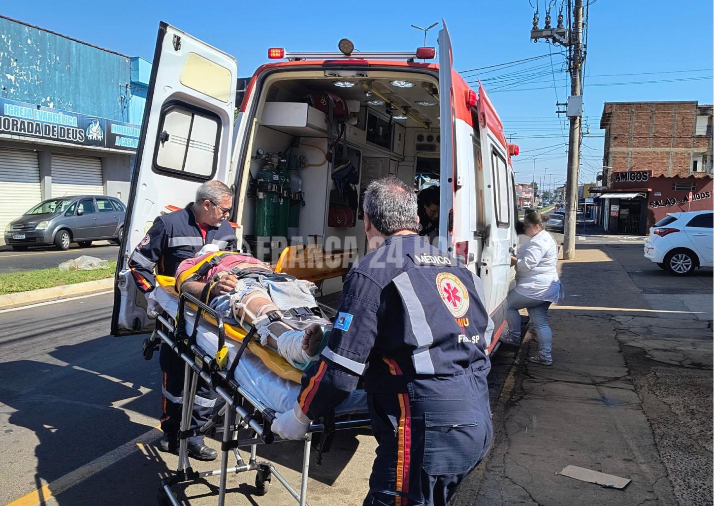 Idoso é atropelado por cliente de oficina na Adhemar de Barros