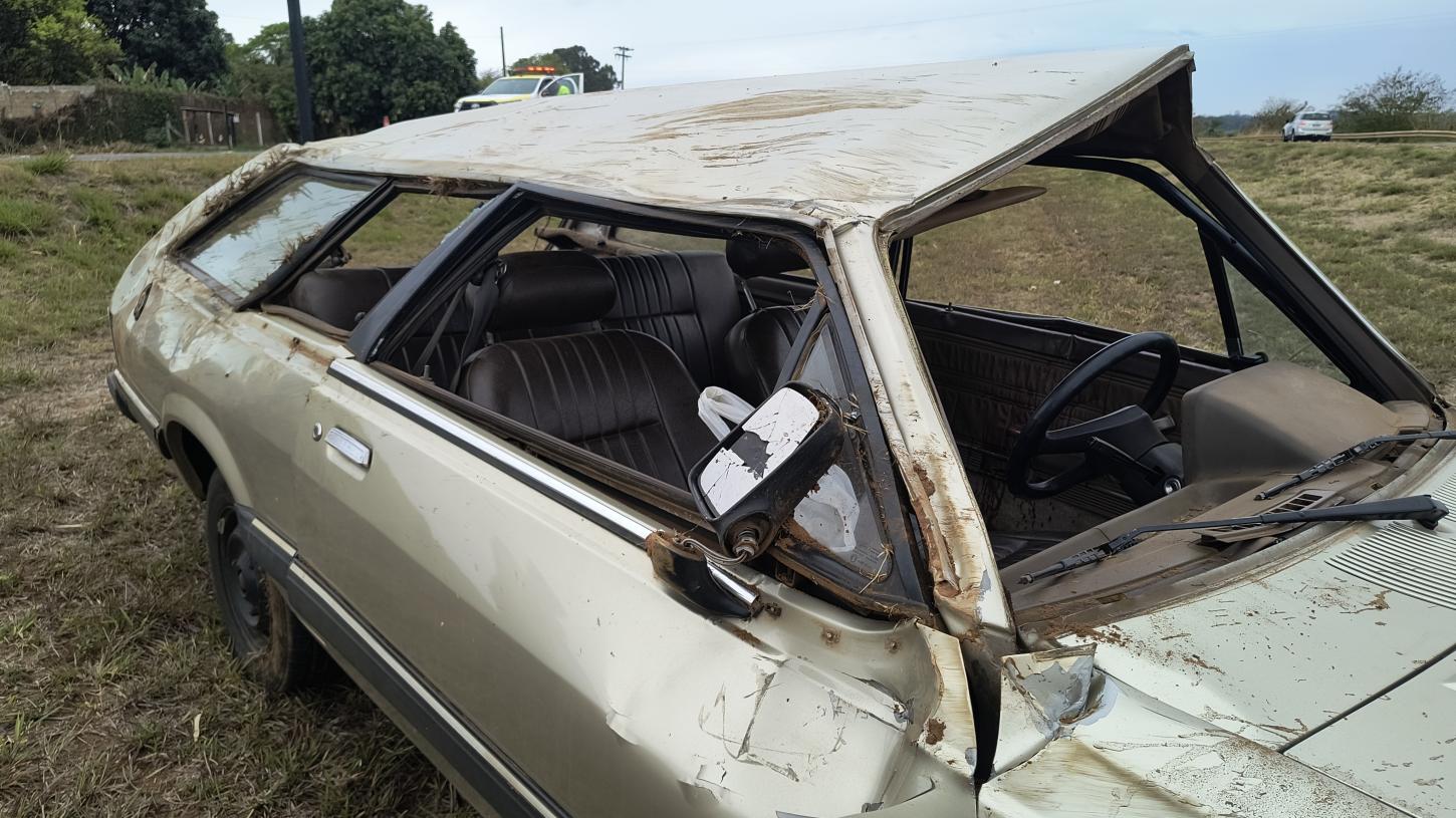 Idoso sofre fratura exposta no braço durante capotamento em rodovia