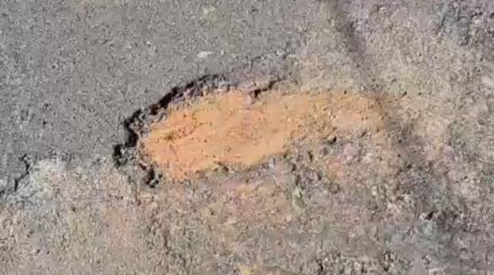 Moradores reclamam de buracos na Vila Santa Maria