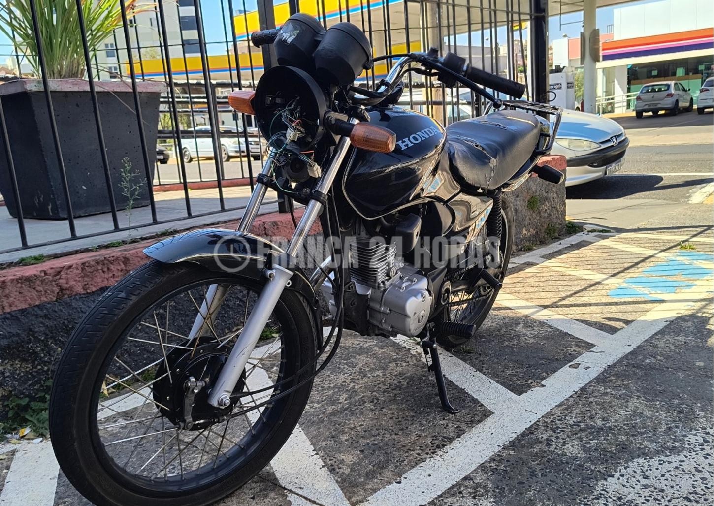 Moto furtada é recuperada pela Polícia Militar no Aeroporto