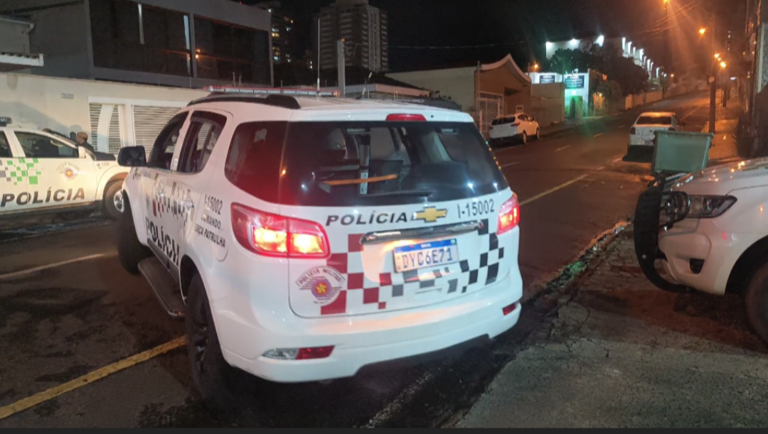 Ladrão comete assalto, faz Pix pelo celular da vítima e é preso pela PM