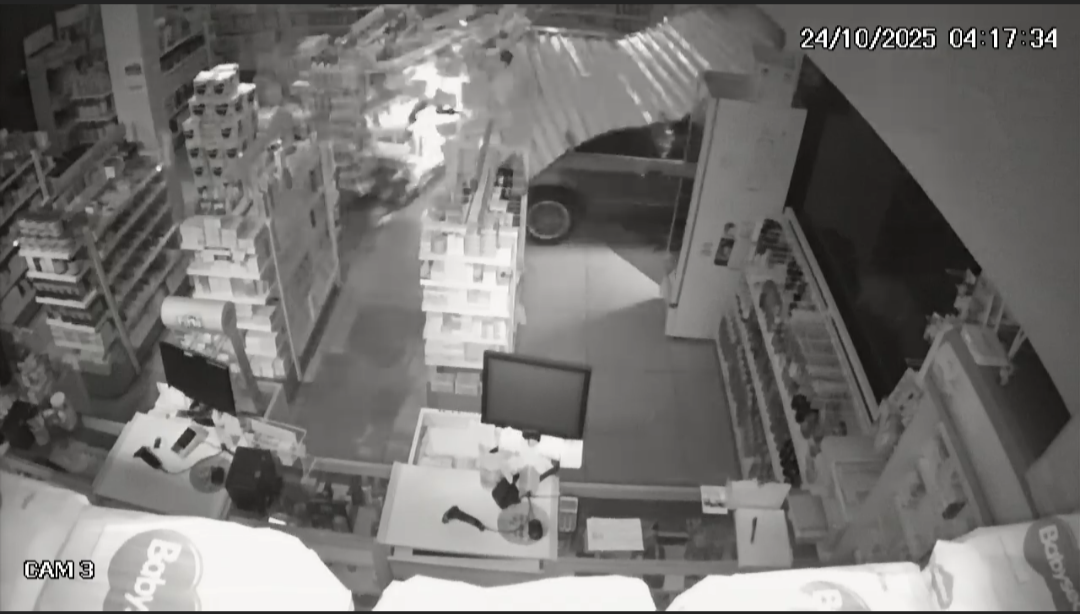 Gangue da marcha à ré ataca farmácia durante a madrugada em Franca