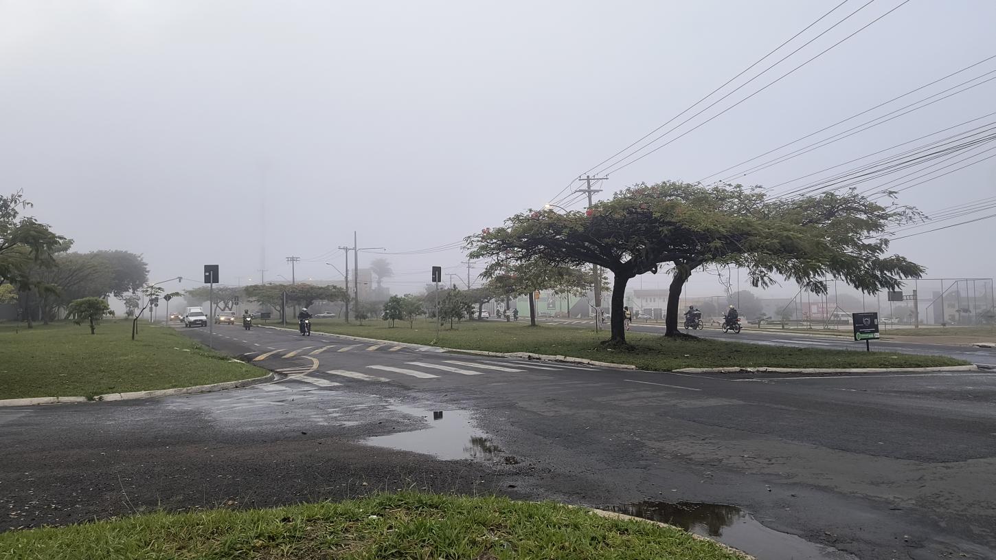 Segunda-feira começa com neblina; há previsão de chuva nesta semana
