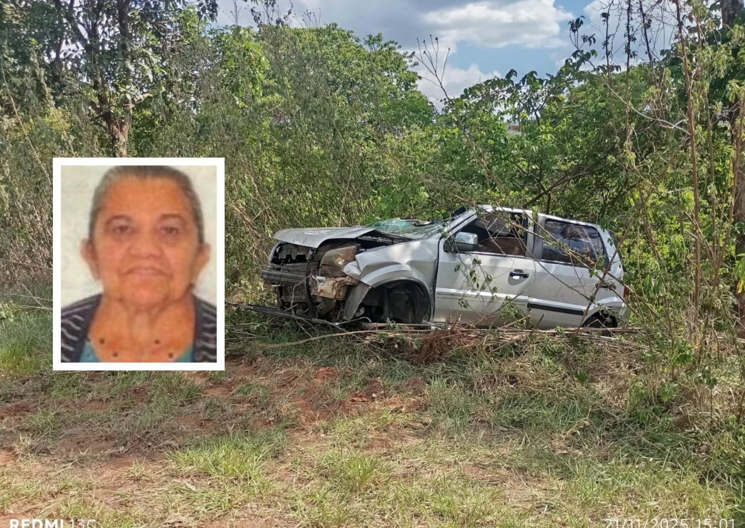 Carro que caiu em ribanceira é removido; uma pessoa morreu