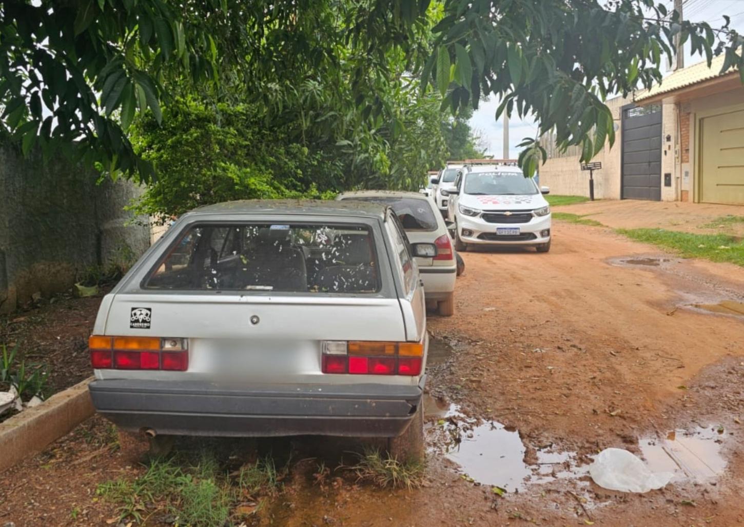Carro usado em furto é localizado pela Polícia Militar na zona rural