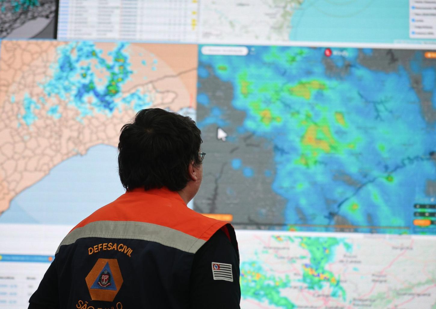 Defesa Civil alerta para chuvas fortes e ventos de até 95 km/h em Franca