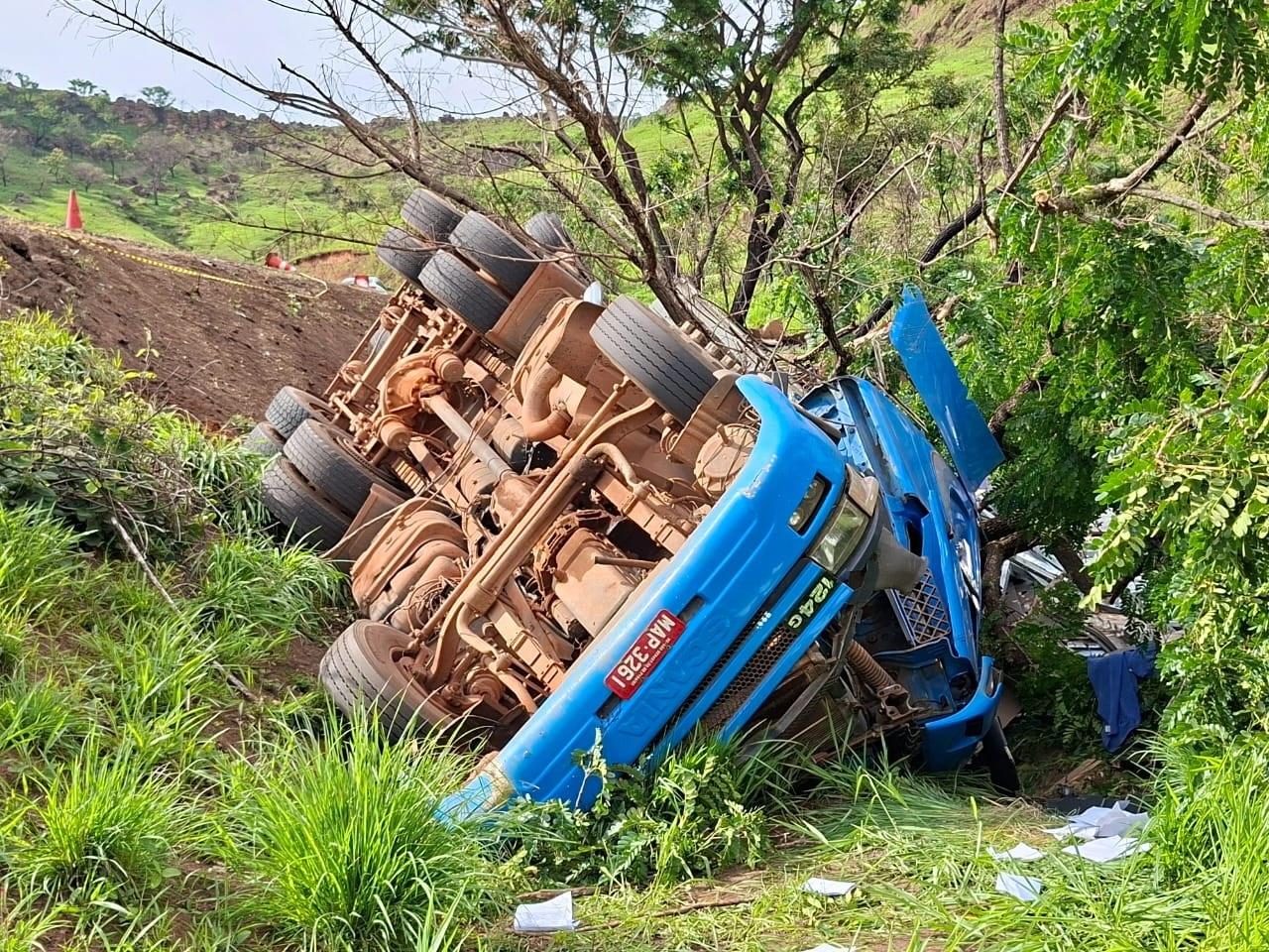 Grave acidente deixa motorista morto em São Sebastião do Paraíso (MG)