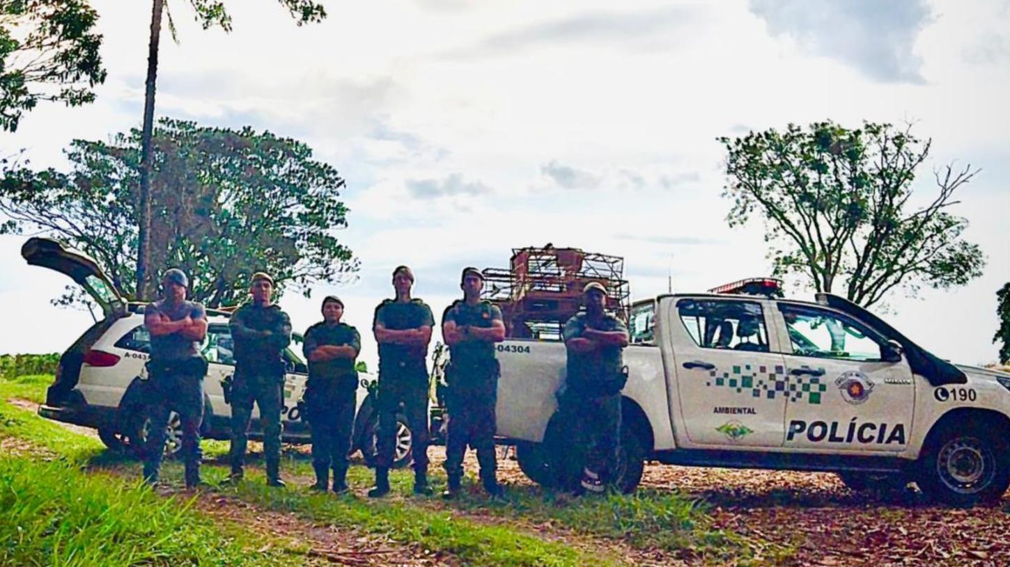 Homem é multado em mais de R$ 20 mil por manter aves silvestres em cativeiro