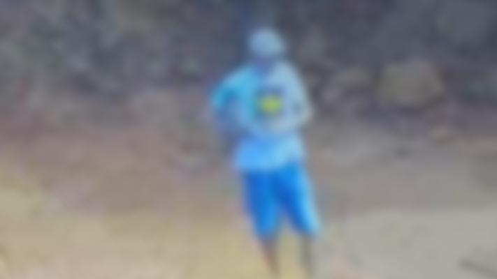 Homem invade área de construção e furta lixadeira em plena luz do dia